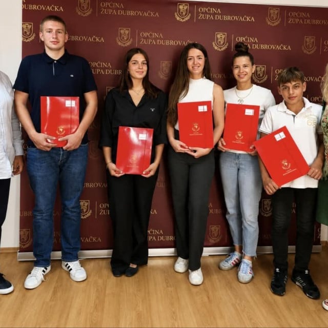 <p>Matea Vla&scaron;ić izabrana za predsjednicu Savjeta mladih Općine Župa dubrovačka,,Andrija Miletić zamjenik</p>