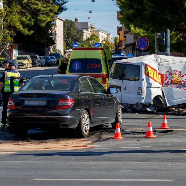 <p>Prometna nesreća na križanju ulica Zrinsko-frankopanske i Hrvatske mornarice</p>