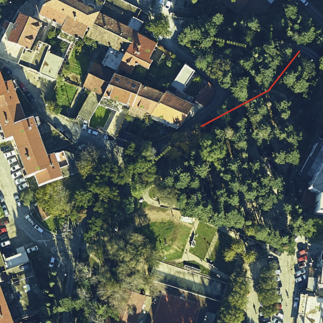 <p>U Ulici Marka Marojice zbog izvođenja radova na oborinskom kolektoru Montovjerna&ndash;Batala na snazi privremena regulacija prometa</p>
