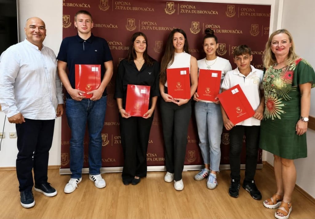 <p>Matea Vla&scaron;ić izabrana za predsjednicu Savjeta mladih Općine Župa dubrovačka,,Andrija Miletić zamjenik</p>