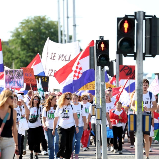 <p>Sudionici prosvjednog skupa &lsquo;Hodaj za Liku, hodaj za Hrvatsku&lsquo; u Zagrebu&nbsp;&nbsp;</p>