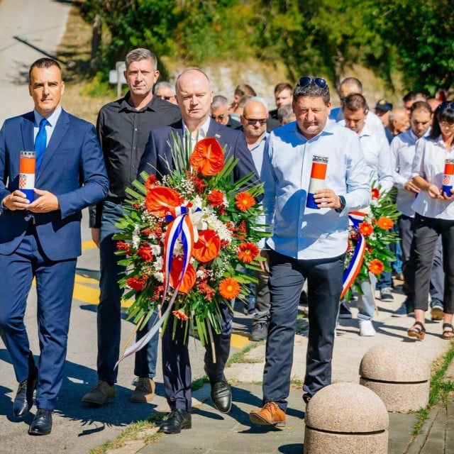 <p>Ministar &Scaron;ipić posjetio Ružić</p>
