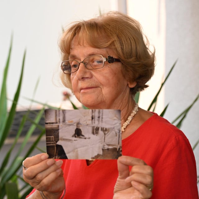 <p>RuŽica Maduna s fotografijom sebe kao bebe</p>

<p>&nbsp;</p>

<p>&nbsp;</p>