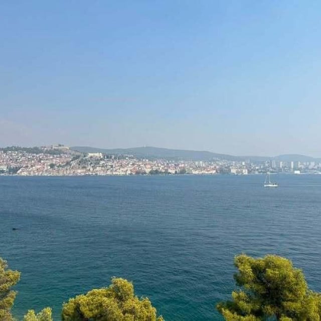 <p>&Scaron;ibenik u dimu</p>