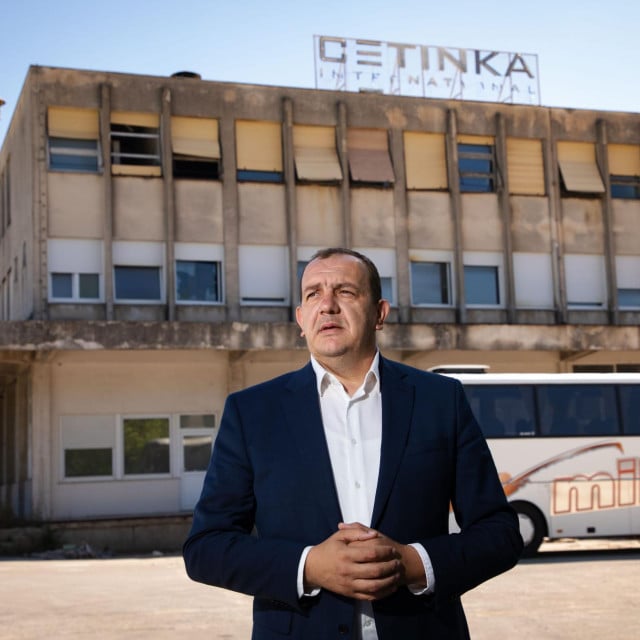 <p>Nekada&scaron;nja&nbsp;tvornica&nbsp;Cetinka</p>