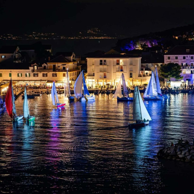 <p>Mala noćna regata</p>