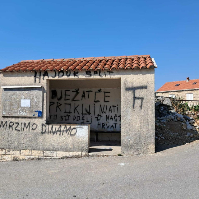 <p>Grafiti na autobusnoj čekaonici na Osojniku</p>