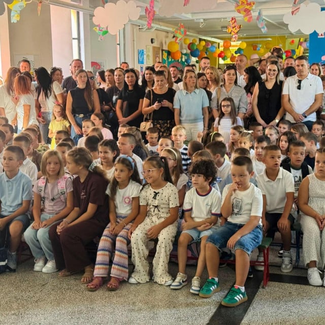<p>Župan Blaž Pezo prvog dana nastave posjetio Osnovnu &scaron;kolu don Mihovila Pavlinovića u Metkoviću</p>