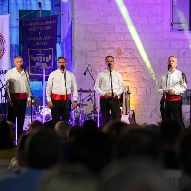 <p>Klapa Cambi imala je slavljenički koncert</p>