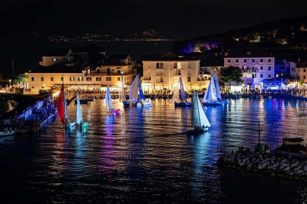 <p>Mala noćna regata</p>