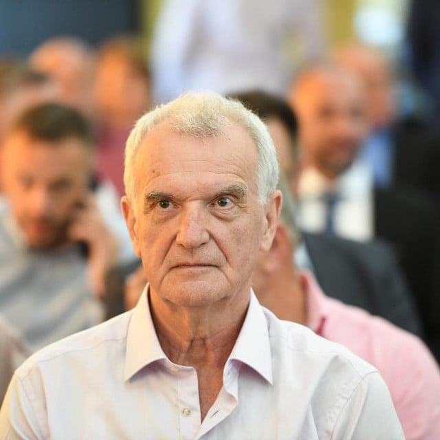<p>Denis Bruketa<br>
&nbsp;</p>