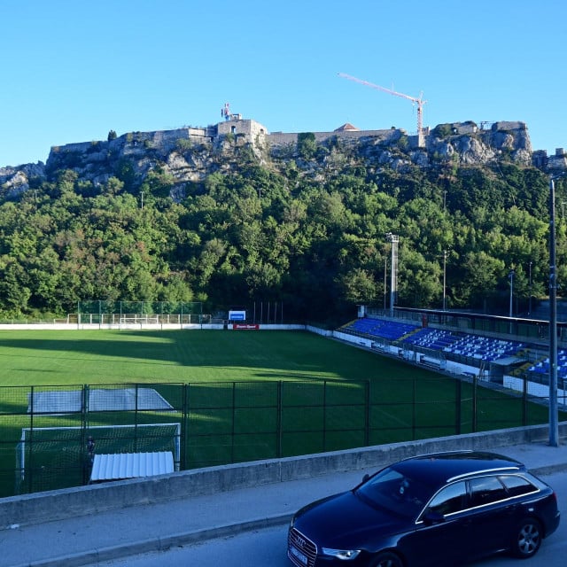 <p>Igrali&scaron;te Uskoka, podno Kli&scaron;ke tvrđave</p>