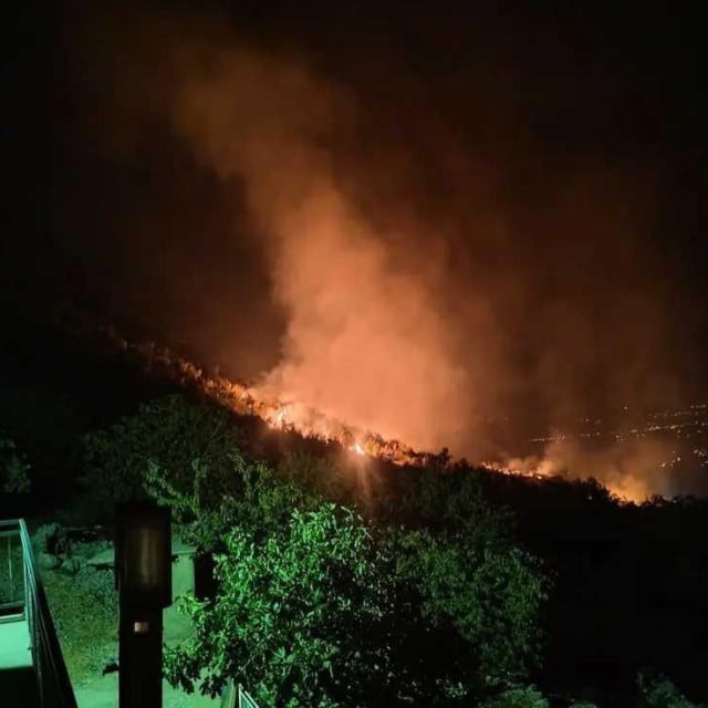<p>Požar na granici</p>