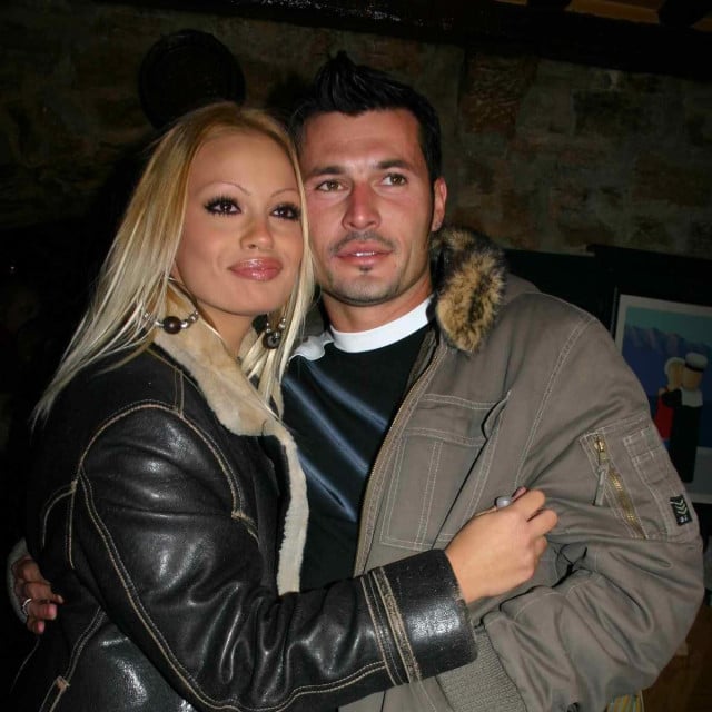 <p>Biv&scaron;i stanari &rdquo;Big brother&rdquo; kuće: Lea lemo i Nik&scaron;a Kekezović&nbsp;na&nbsp;partyju u splitskom kafiću 2006. godine</p>