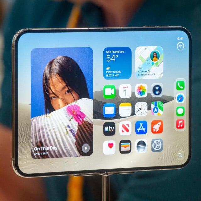 <p>iPhone Duo</p>