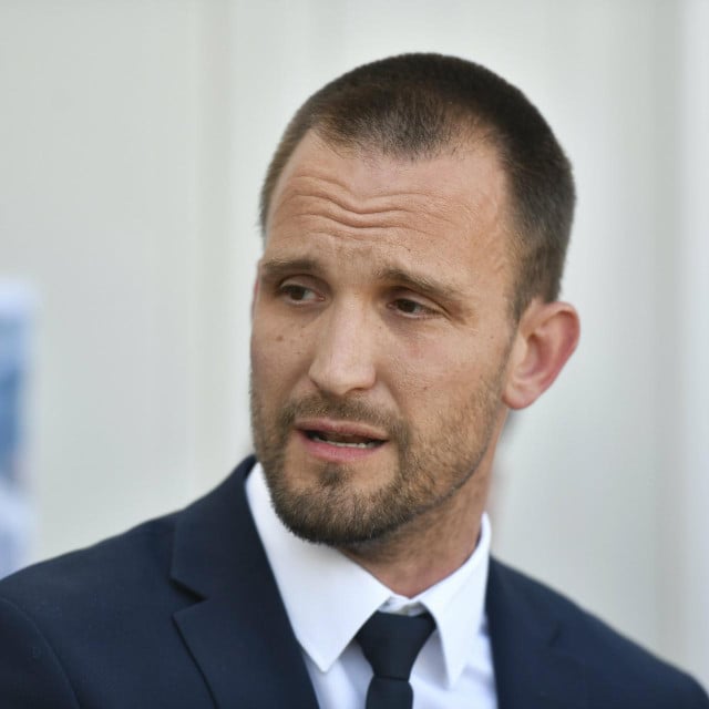 <p>Gradonačelnik &Scaron;ime Erlić prihvatio je&nbsp;Matekovu ostavku&nbsp;<br>
&nbsp;</p>