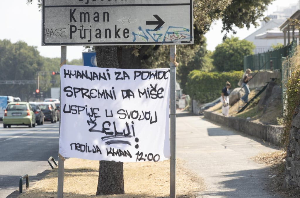 <p>Transparent podrske Mi&scaron;i Sabljiću i poziv na humanitarni skup ulici Domovinskoga rata</p>