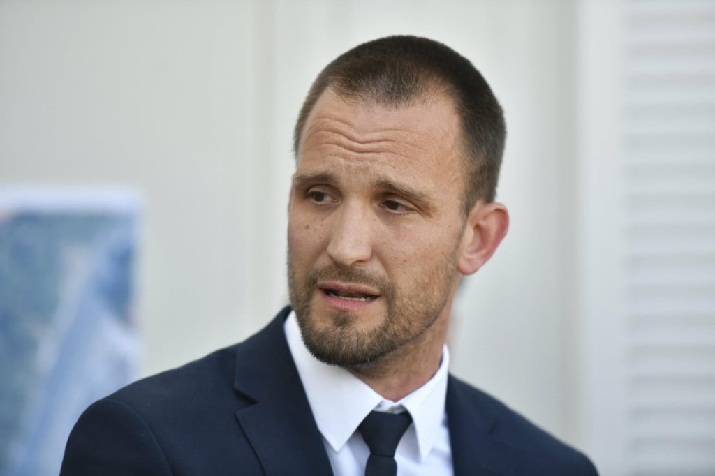 <p>Gradonačelnik &Scaron;ime Erlić prihvatio je&nbsp;Matekovu ostavku&nbsp;<br>
&nbsp;</p>