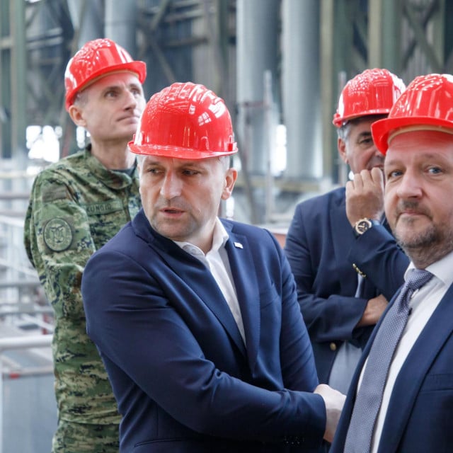 <p>Kako će ministar Ivan Anu&scaron;ić do brodova Obalne straže u &scaron;kveru Tomislava Debeljaka</p>

<p>&nbsp;</p>

<p>o</p>