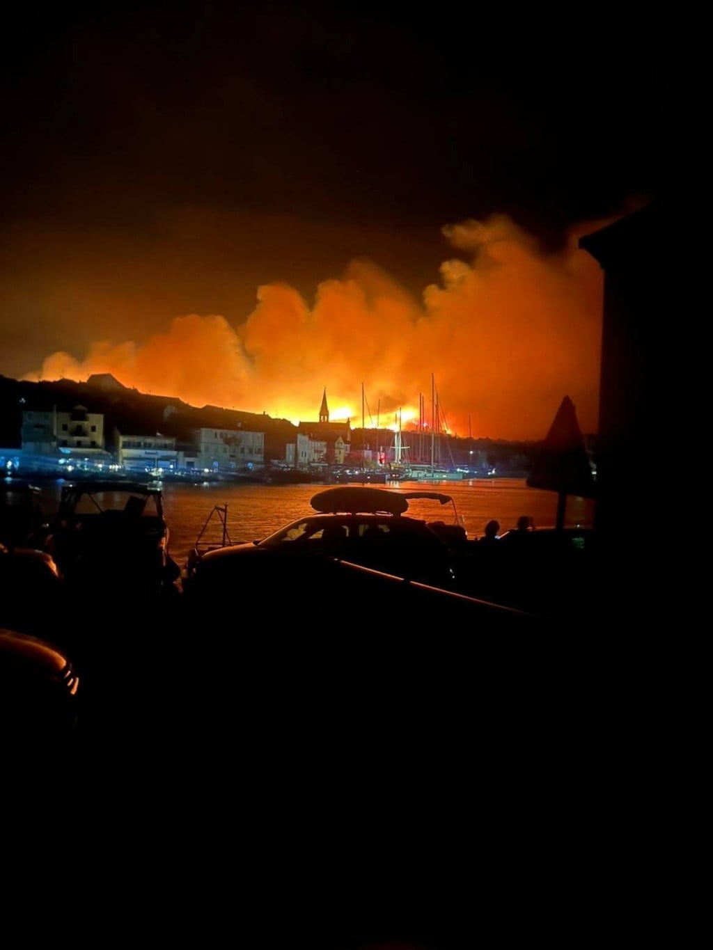 <p>Milna u obruču<br>
&nbsp;</p>