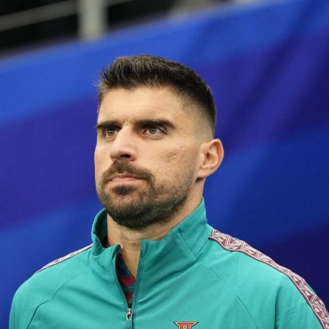 <p>Ruben Neves</p>