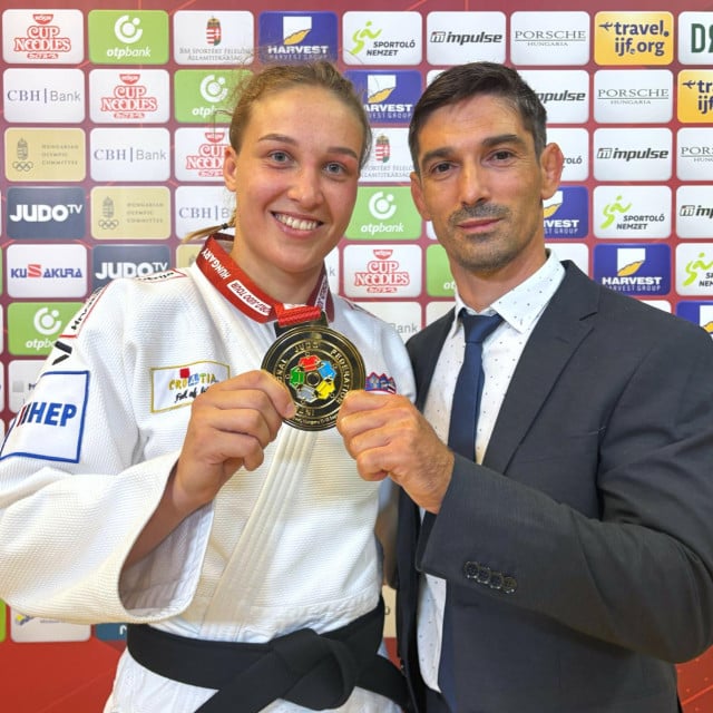 <p>Petrunjela Pavić i Mateo Semiz sa zlatom s Hungary Grand Slama</p>
