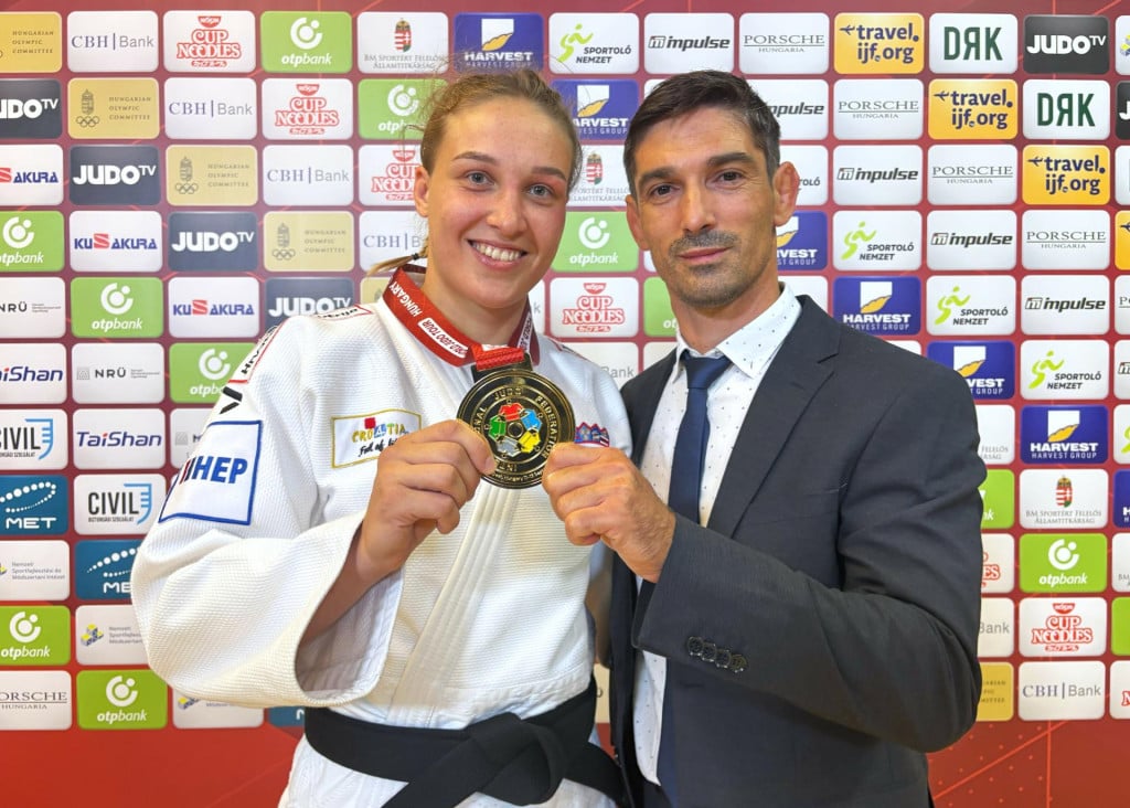 <p>Petrunjela Pavić i Mateo Semiz sa zlatom s Hungary Grand Slama</p>