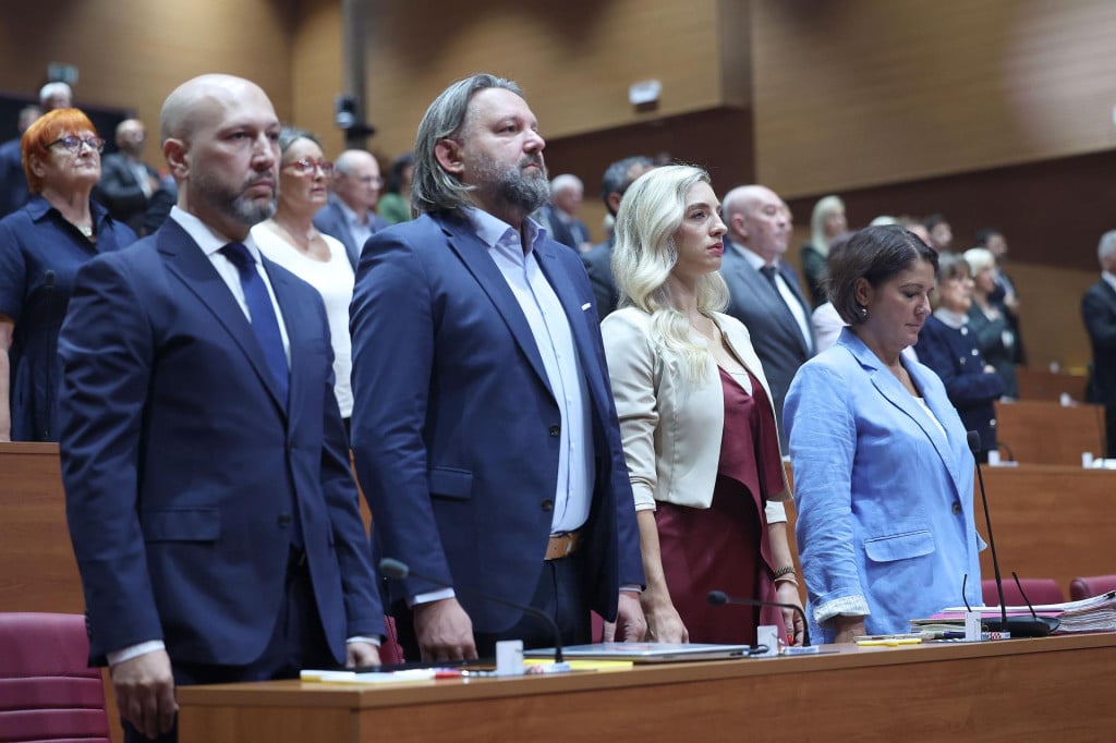 <p>Mihael Zmajlovic, Tonci Restovic, Sanja Radulovic i Marija Lugaric</p>