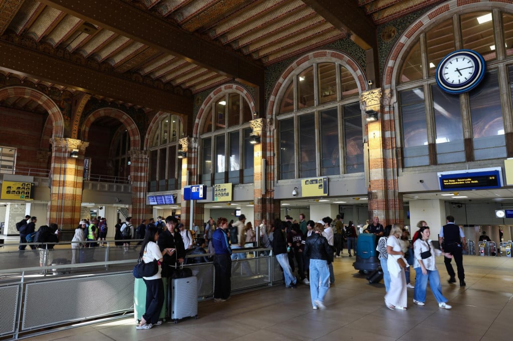 <p>Amsterdam Central</p>