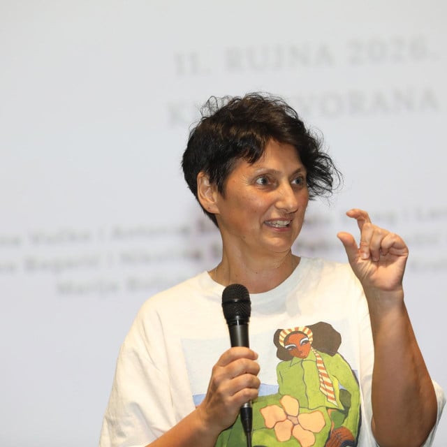 <p>Voditeljica Filmske sekcije prof. Marina Srhoj</p>
