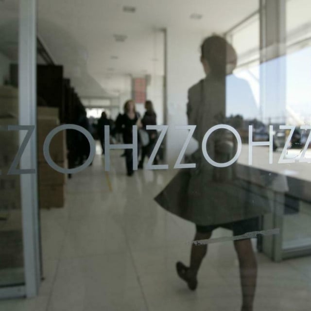 <p>zt z</p>