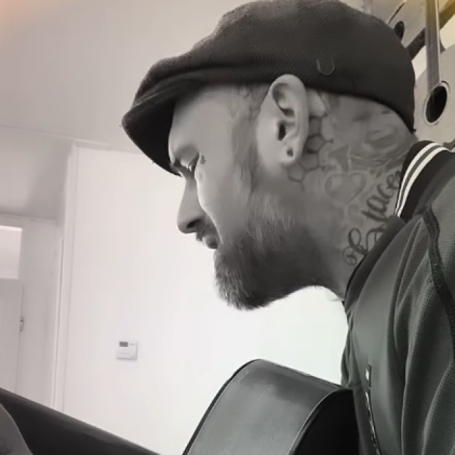 <p>Ben Saunders</p>
