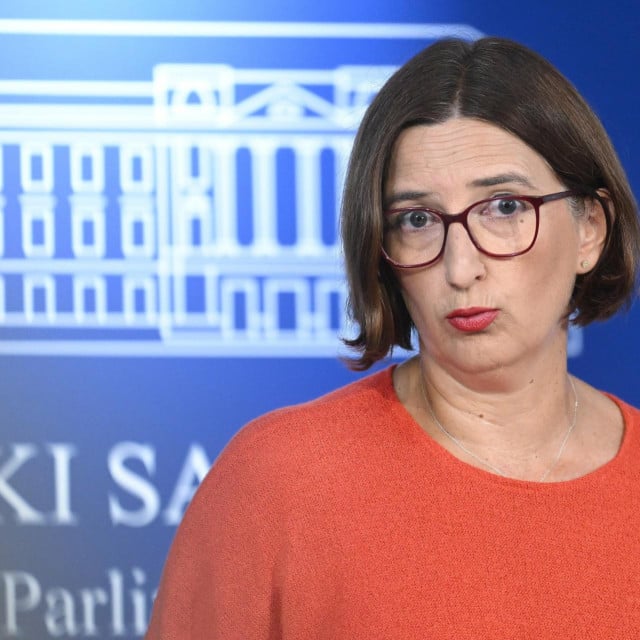 <p>&nbsp;Imamo li sustav ranog upozoravanja koji spa&scaron;ava živote ili sustav plaćen milijune eura za slanje beskorisnih obavijesti,&nbsp;upitala se&nbsp; Marijana Puljak o SRUUk-u</p>