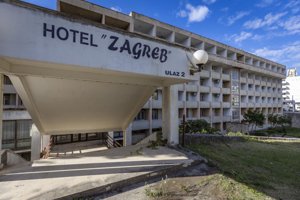 <p>Split, 300925.<br>
Hotel Zagreb na Duilovu oko kojeg se vodi rasprava hoce li biti studentski ili staracki dom.<br>