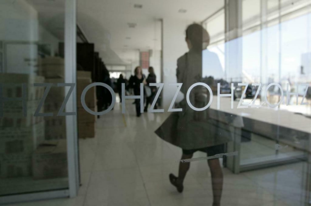 <p>zt z</p>