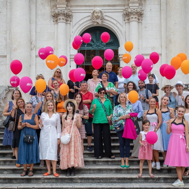 <p>tradicionalni humanitarni hod za žene Women&lsquo;s Bank Walk,</p>