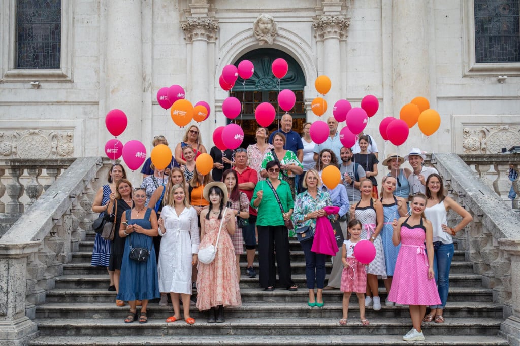 <p>tradicionalni humanitarni hod za žene Women&lsquo;s Bank Walk,</p>