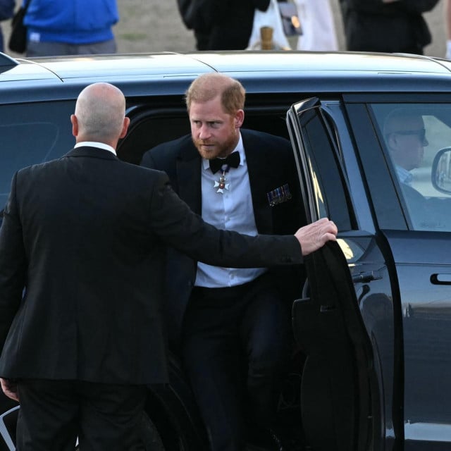 <p>Princ Harry prvi put pred javnosti nakon povratka u Britaniju</p>