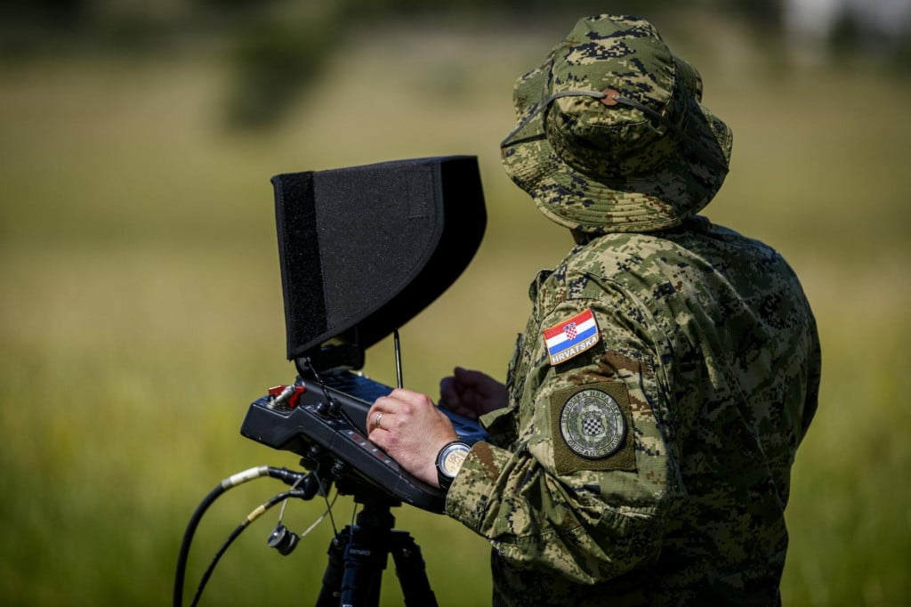 <p>&nbsp;Pripadnici Zapovjedni&scaron;tva specijalnih snaga Oružanih snaga RH&nbsp;osvojili su prvo mjesto na međunarodnom vojnom natjecanju pilota FPV dronova u Velikoj Britaniji (ilustracija)&nbsp;</p>

<p>&nbsp;</p>

<p>&nbsp;</p>