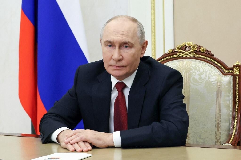 <p>Visoki dužnosnici iz blizine Vladimira Putina potiču prijatelje i rodbinu da &scaron;to prije napuste zemlju - pokazuju dokumenti do kojih je do&scaron;ao Bloomberg News</p>