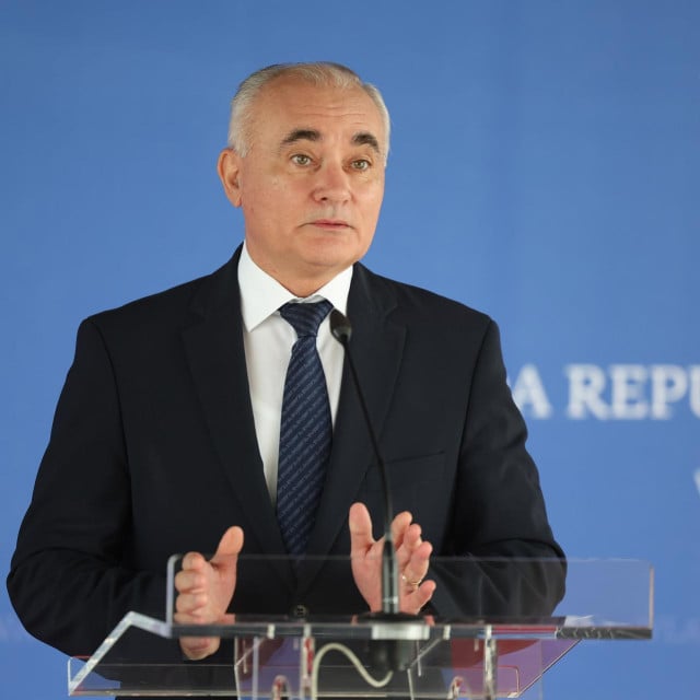 <p>Dr. Stjepan Laku&scaron;ić - stručnjak za tramvajske kolosijeke sada se bavi mora baviti sanacijom odlagali&scaron;ta opasnog otpada</p>