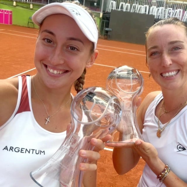 <p>Pobjednički selfi - Lucija Ćirić Bagarić s Angelicom Moratelli slavi osvajanje WTA 125 turnira u Ljubljani</p>