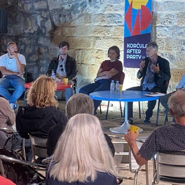 <p>Dragan Markovina, Jerko Bakotin, Jelena Milo&scaron;, Robert Botteri i Tvrtko Jakovina</p>