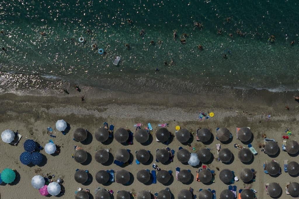<p>Na pojedinim plažama bude i stotine postavljenih ležaljki</p>