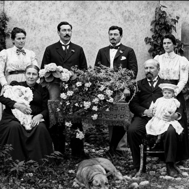 <p>Fotografija obitelji Dall&lsquo;Era nastala u lipnju 1900. godine</p>