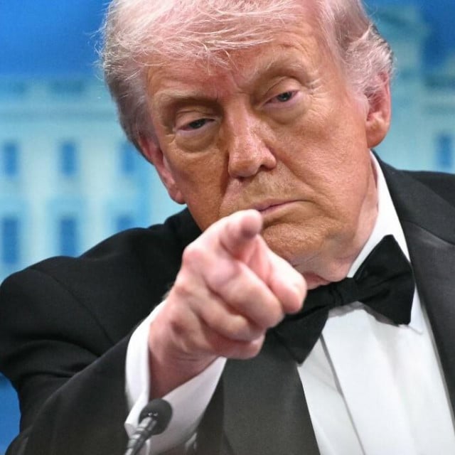 <p>&nbsp;Donald Trump je rekao&nbsp;da odmah zabranjuje&nbsp;CNN-u, MSNOW-u i Politicu pristup Bijeloj kući zbog njihovog stalnog &scaron;irenja lažnih vijesti</p>