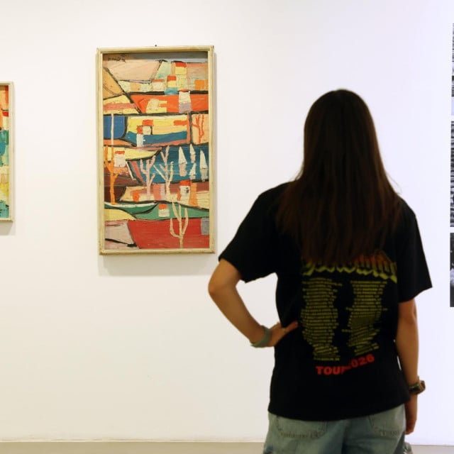 <p>Izložba &lsquo;TLO SLIKE&lsquo; autora Jurice Kezića.&nbsp;Posjetitelji je u Galeriji umjetnina, mogu razgledati do 8. studenoga</p>
