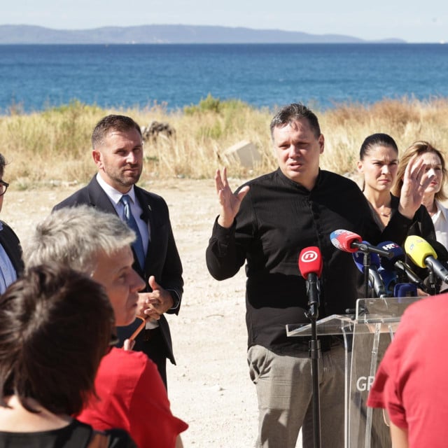 <p>Domagoj Maroević, Dragan Žuvela, Tomislav &Scaron;uta, Matea Dorčić, Ružica Batinić&nbsp;Santro</p>