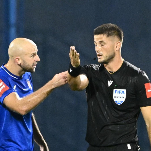 <p>Patrik Kolarić u raspravi s Josipom Mi&scaron;ićem</p>