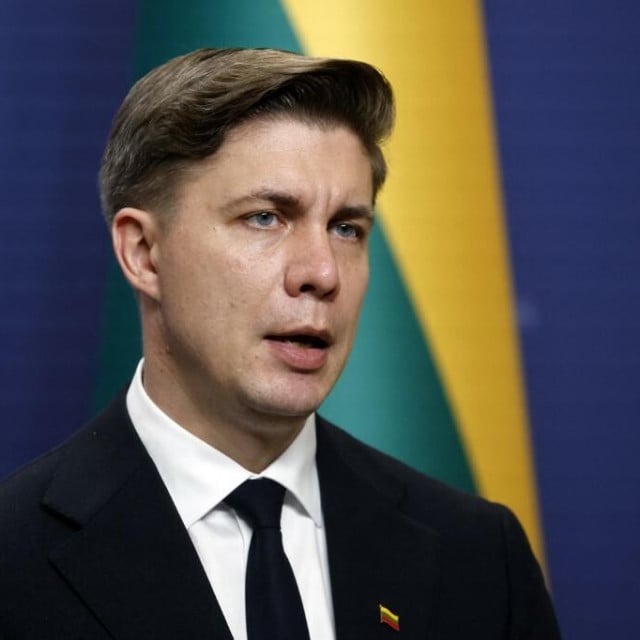 <p>&nbsp;Mindaugas Sinkevičius:&nbsp;Litva ima planove za evakuaciju zbog prijetnji iz Rusije, ali se neće predati u slučaju napada</p>